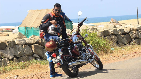 കാക്കിക്കുള്ളിലെ ബൈക്ക് റേസർ