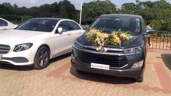 ആഢംബര കാറുകള്‍ നിറഞ്ഞൊരു കല്ല്യാണം, നിരയില്‍ ലംബോര്‍ഗിനി അവന്റഡോര്‍ SVJ -യും