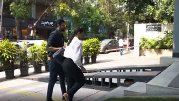 ഭാര്യയ്ക്ക് സമ്മാനമായി യുവാവ് നല്‍കിയത് ലംബോര്‍ഗിനി ഹുറാക്കന്‍ — വീഡിയോ