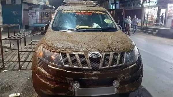 ചൂട് കുറയ്ക്കാന്‍ കാറില്‍ ചാണകം മെഴുകി ഡോക്ടര്‍