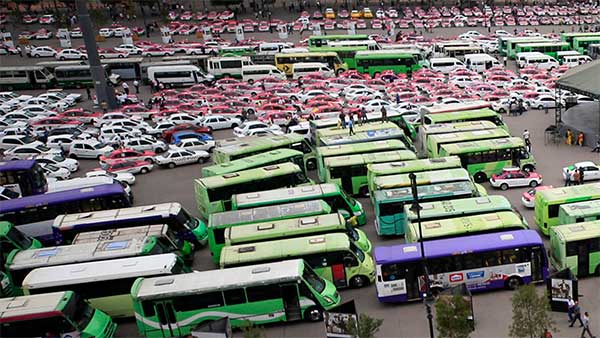 വില്‍പ്പനയില്ല, ജിഎസ്ടി നിരക്ക് കുറയ്ക്കണമെന്നാവശ്യപ്പെട്ട് വാഹന നിര്‍മ്മാതാക്കള്‍