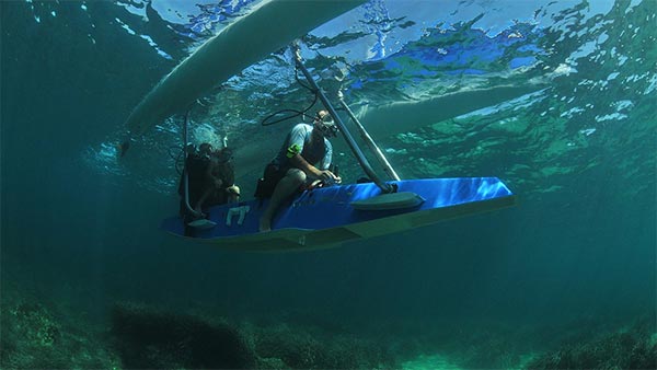 പ്ലാറ്റിപസ്, വെള്ളത്തിന് മുകളിലും അടിയിലും സഞ്ചരിക്കുന്ന വാട്ടര്‍ ക്രാഫ്റ്റ്