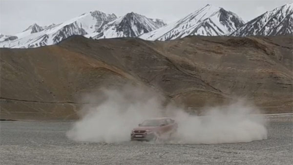 ലഡാക്കില്‍ അഭ്യാസം കാട്ടി ടാറ്റ ഹാരിയര്‍ — വീഡിയോ