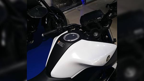 പുതിയ മൂന്ന് നിറങ്ങളില്‍ യമഹ MT-15