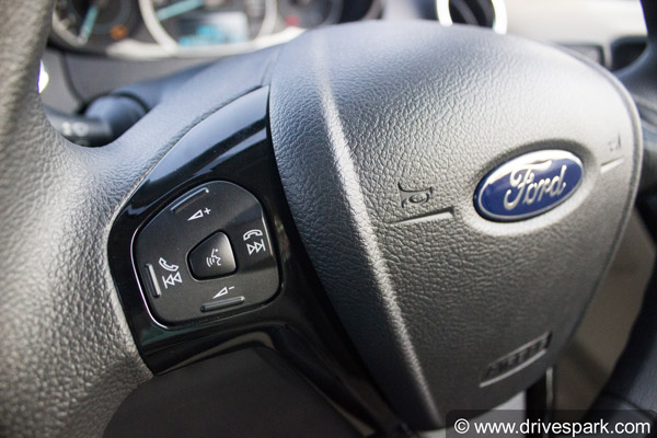 അറിയുമോ, വാഹനം ഓടിക്കുമ്പോഴുള്ള ഹാന്‍ഡ്‌സ് ഫ്രീ മൊബൈല്‍ ഉപയോഗം നിയമലംഘനമാണ്