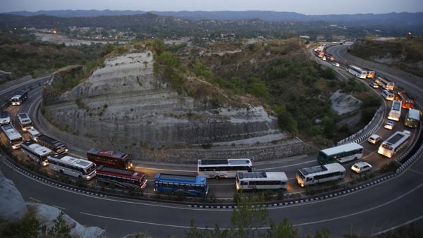 ദേശീയപാതകളില്‍ പരസ്യങ്ങള്‍ സ്ഥാപിക്കരുതെന്ന മുന്നറിയിപ്പുമായി ഹൈക്കോടതി