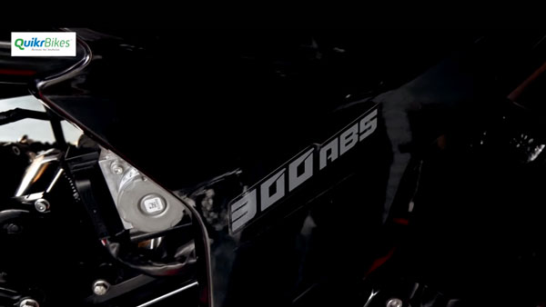 എബിഎസ് സുരക്ഷയില്‍ പുതിയ മഹീന്ദ്ര മോജോ 300