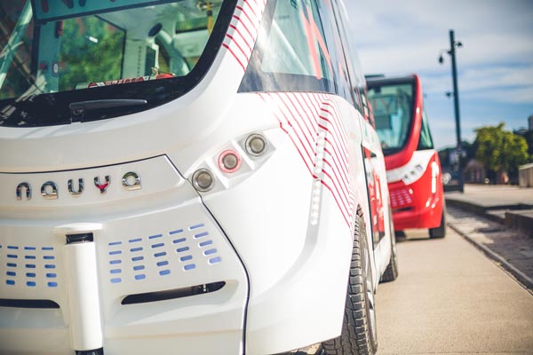 പരീക്ഷണ ഓട്ടത്തിനിടെ ഡ്രൈവറില്ല ബസ് അപകടത്തില്‍പ്പെട്ടു