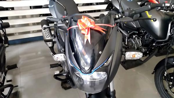 പുതിയ പള്‍സര്‍ 125 നിയോണ്‍ ബജാജ് പുറത്തിറക്കി