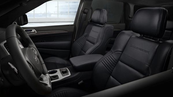 ഇന്ത്യയില്‍ ആദ്യ ജീപ്പ് ഗ്രാന്‍ഡ് ചെറോക്കി ട്രാക്ക്വാക്ക് സ്വന്തമാക്കി ധോണി