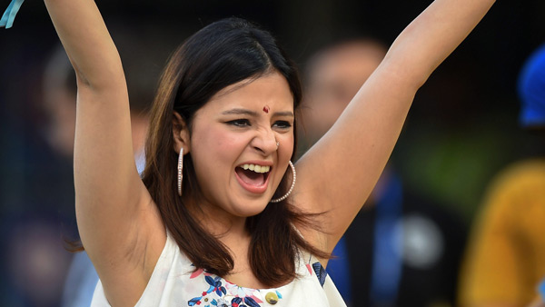 ഇന്ത്യയില്‍ ആദ്യ ജീപ്പ് ഗ്രാന്‍ഡ് ചെറോക്കി ട്രാക്ക്വാക്ക് സ്വന്തമാക്കി ധോണി