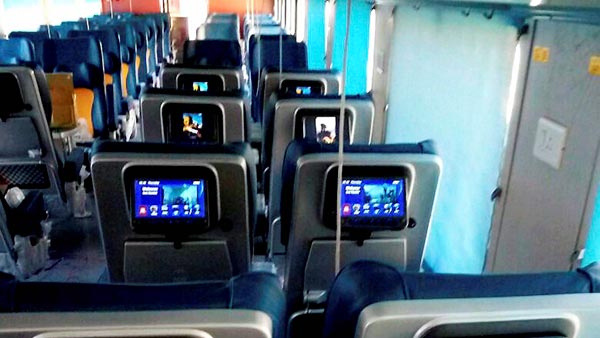 തേജസ് എക്സ്പ്രസ് സ്വകാര്യ കമ്പനികള്‍ക്ക് കൈമാറാനൊരുങ്ങി കേന്ദ്രസര്‍ക്കാര്‍