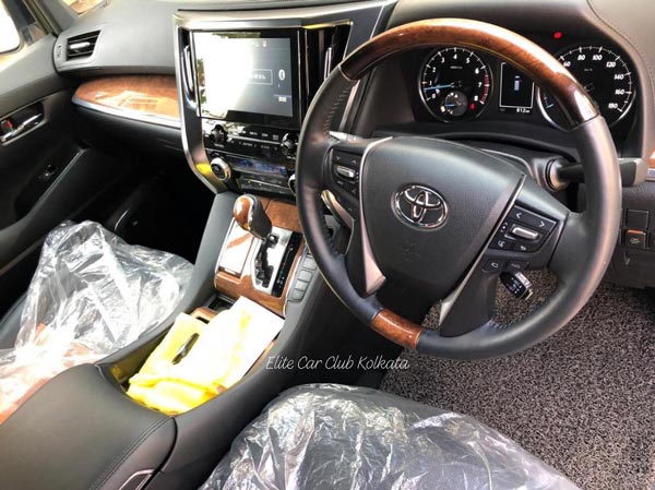 ആഡംബര എംപിവി ശ്രേണിയിലേക്ക് വെല്‍ഫെയറിനെ അവതരിപ്പിച്ച് ടൊയോട്ട