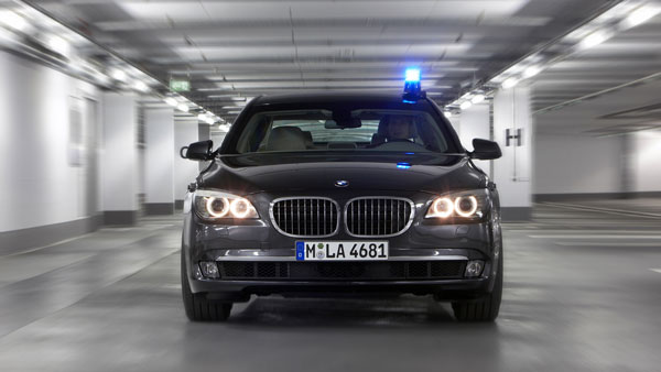 അംബാനിയുടെ ഡ്രൈവറുടെ ശമ്പളം എത്രയെന്ന് ഊഹിക്കാമോ?