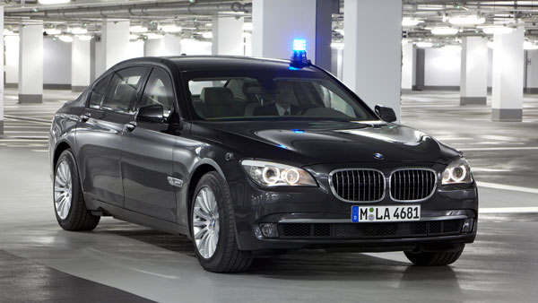 അംബാനിയുടെ ഡ്രൈവറുടെ ശമ്പളം എത്രയെന്ന് ഊഹിക്കാമോ?