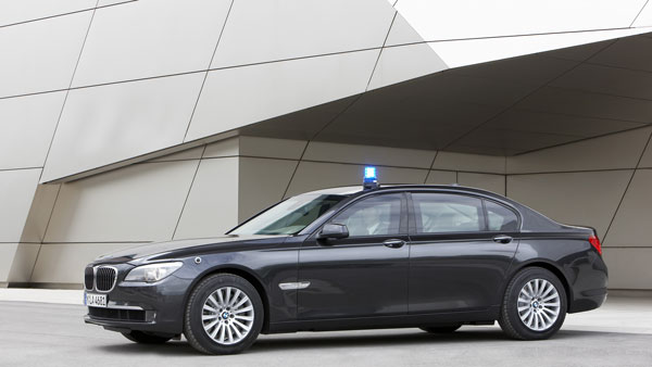 അംബാനിയുടെ ഡ്രൈവറുടെ ശമ്പളം എത്രയെന്ന് ഊഹിക്കാമോ?