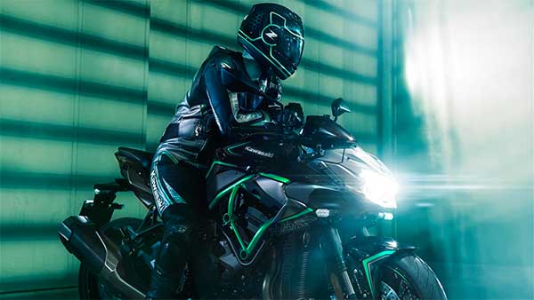സൂപ്പർചാർജ്ഡ് നേക്കഡ് റോഡ്സ്റ്റർ Z H2 അവതരിപ്പിച്ച് കവസാക്കി