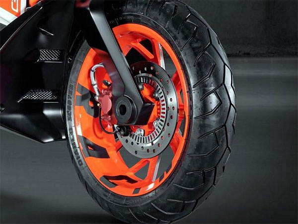 ഏഥറിനെ നേരിടാന്‍ ചേതക് ചിക് ഇലക്ട്രിക്ക് സ്‌കൂട്ടറുമായി ബജാജ്