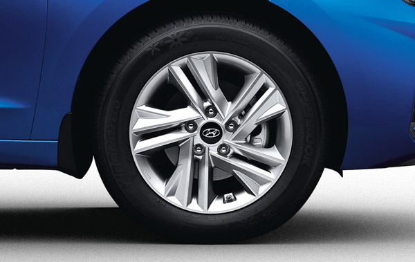 ഹ്യുണ്ടായി എലാന്റ്ര ഫെയ്‌സ്‌ലിഫ്റ്റ്‌ പതിപ്പ് പുറത്തിറങ്ങി; വില 15.89 ലക്ഷം