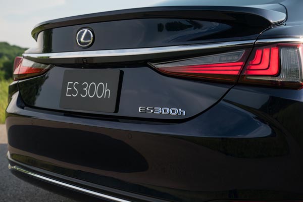 വില കുറഞ്ഞ കാറുകളെ അവതരിപ്പിക്കാനൊരുങ്ങി ലെക്‌സസ്