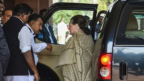 ഗാന്ധി കുടുംബത്തിന് ഇനി ഹൈ സെക്യുരിറ്റി വാഹനങ്ങളുടെ സേവനമില്ല