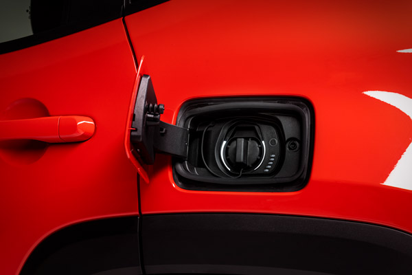 2022 -ഓടെ വാഹന നിരയെ ഇലക്ട്രിക്കായി മാറ്റാൻ ജീപ്പ്