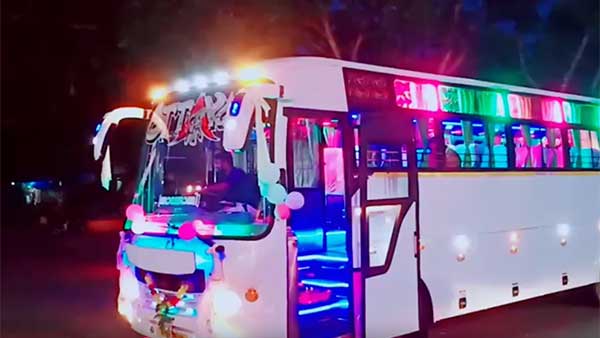 വീണ്ടും കൈവിട്ട കളിയുമായി ടൂറിസ്റ്റ് ബസ് ഡ്രൈവർമാർ