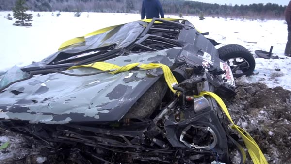 നിസ്സാരം! രണ്ട് കോടിയുടെ കാർ ഹെലിക്കോപ്ടറിൽ നിന്ന് കളിപ്പാട്ടം താഴേക്കിട്ട് യുവാവ്