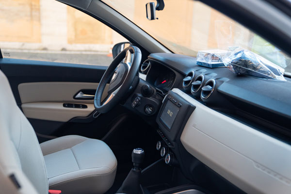 ക്രിസ്മസ് സമ്മാനമായി മാര്‍പാപ്പയ്ക്ക് ഡാസിയ ഡസ്റ്റര്‍ സമ്മാനിച്ച് റെനോ