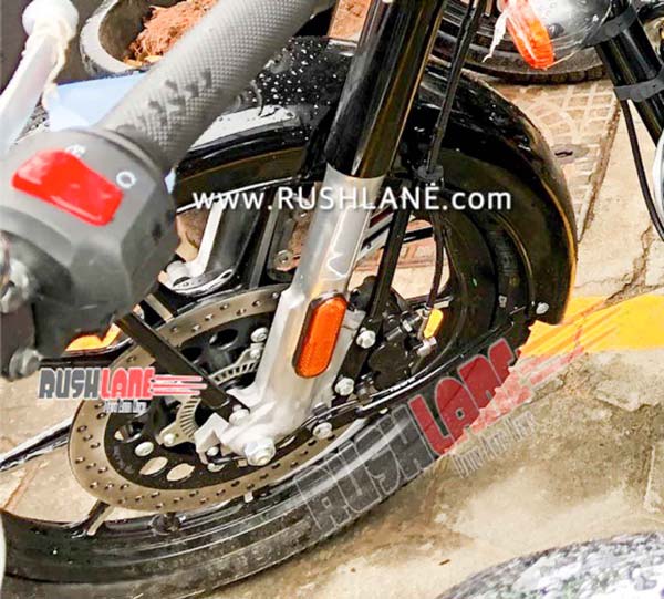 ബിഎസ് VI ക്ലാസിക്ക് 350 ഡീലര്‍ഷിപ്പില്‍ എത്തിച്ച് റോയല്‍ എന്‍ഫീല്‍ഡ്