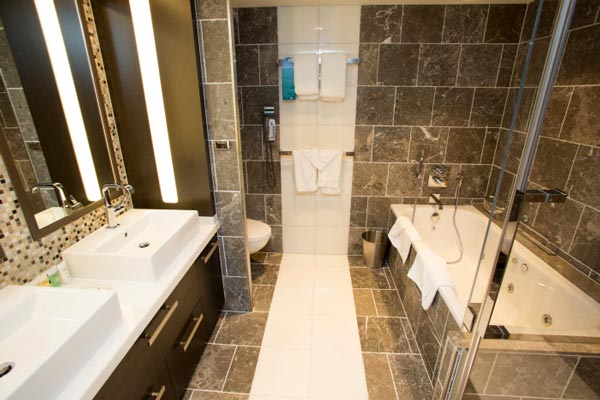 വെള്ളത്തിൽ ഒഴുകുന്ന പറുദീസകളായ ക്രൂസ് കപ്പലുകളിലെ ചില കൗതുക കാര്യങ്ങൾ 