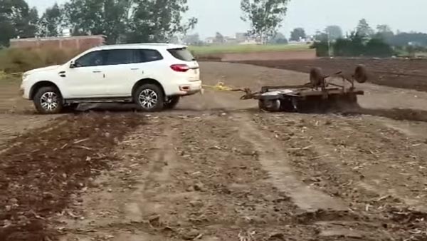 ട്രാക്ക്ടറിന്റെ ദൗത്യവും നിർവ്വഹിച്ച് ഫോർഡ് എൻ‌ഡവർ; വീഡിയോ