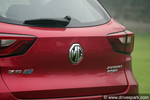 ഒറ്റ ചാര്‍ജില്‍ 340 കിലോമീറ്റര്‍; ZS ഇലക്ട്രിക്കിനെ വിപണിയില്‍ അവതരിപ്പിച്ച് എംജി