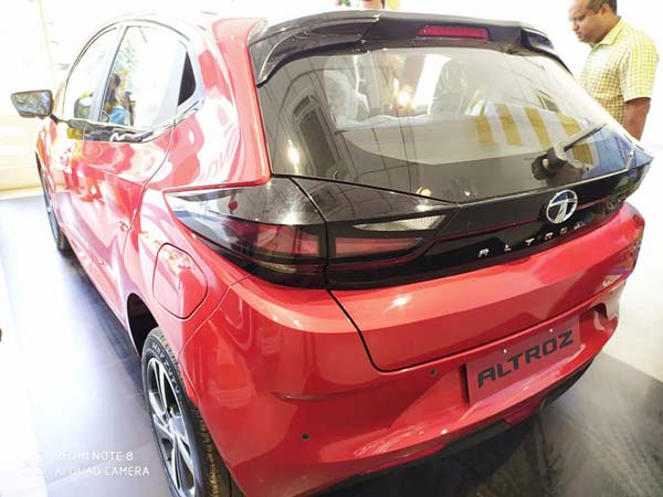 വിപണിയിൽ എത്തും മുമ്പ് ടാറ്റ ആൾട്രോസ് ഡീലർഷിപ്പുകളിൽ എത്തി തുടങ്ങി