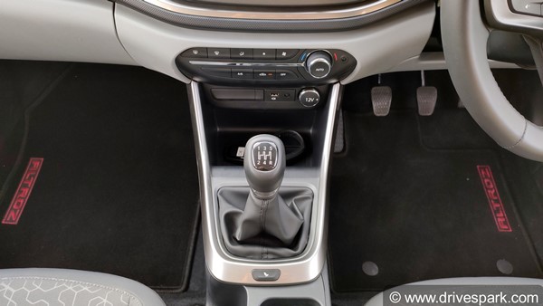 ടാറ്റ ആൾട്രോസ് ഡെലിവറികൾ ആരംഭിച്ചു; പെട്രോൾ മോഡലുകൾക്ക് കൂടുതൽ ഡിമാൻഡ്