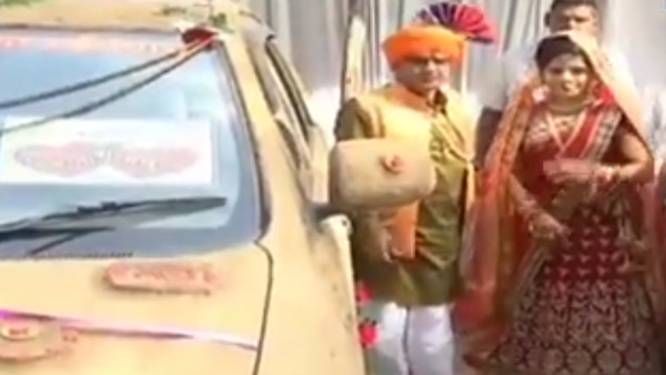 മകളുടെ കല്യാണത്തിന് അച്ഛന്‍ കാര്‍ അലങ്കരിച്ചത് ചാണകം പുരട്ടി; വീഡിയോ