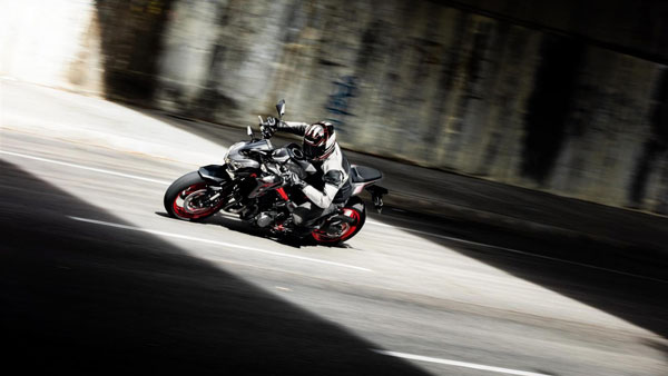 Z900 ബിഎസ് IV പതിപ്പിനെ വിറ്റഴിക്കാന്‍ പുതിയ അടവുമായി കവാസാക്കി