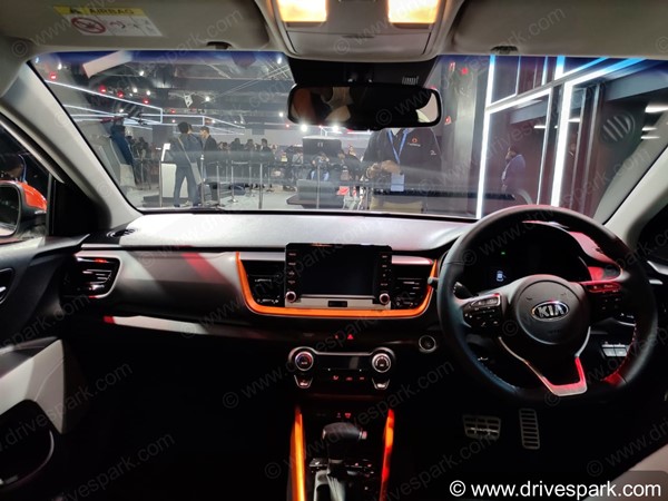 ഓട്ടോ എക്സ്പോ 2020: എക്‌സീഡ്, സ്റ്റോണിക് ക്രോസ്ഓവർ മോഡലുകൾ പ്രദർശിപ്പിച്ച് കിയ