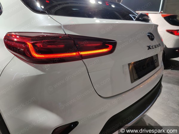 ഓട്ടോ എക്സ്പോ 2020: എക്‌സീഡ്, സ്റ്റോണിക് ക്രോസ്ഓവർ മോഡലുകൾ പ്രദർശിപ്പിച്ച് കിയ