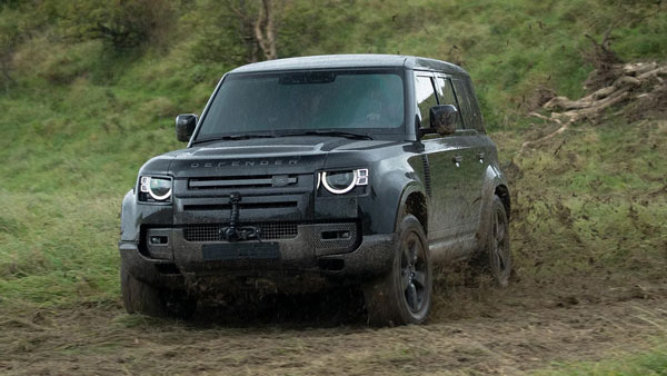 ജെയിംസ് ബോണ്ട് ചിത്രത്തിൽ സ്റ്റണ്ടുകൾ കാഴ്ച്ചവെച്ച് ലാൻഡ് റോവർ ഡിഫെൻഡർ; വീഡിയോ