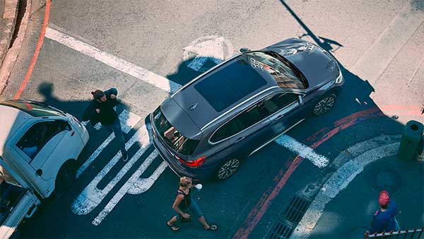 ബിഎംഡബ്ല്യു X1 ഫെയ്‌സ്‌ലിഫ്റ്റ് പതിപ്പിനെ അവതരിപ്പിച്ചു; വില 35.90 ലക്ഷം രൂപ