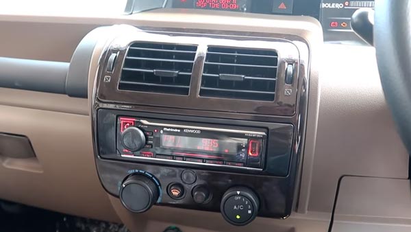 മഹീന്ദ്ര ബൊലേറോ ഫെയ്സ്ലിഫ്റ്റ് ഡീലർഷിപ്പുകളിൽ എത്തിത്തുടങ്ങി; വീഡിയോ മഹീന്ദ്ര ബൊലേറോ ഫെയ്സ്ലിഫ്റ്റ് ഡീലർഷിപ്പുകളിൽ എത്തിത്തുടങ്ങി; വീഡിയോ