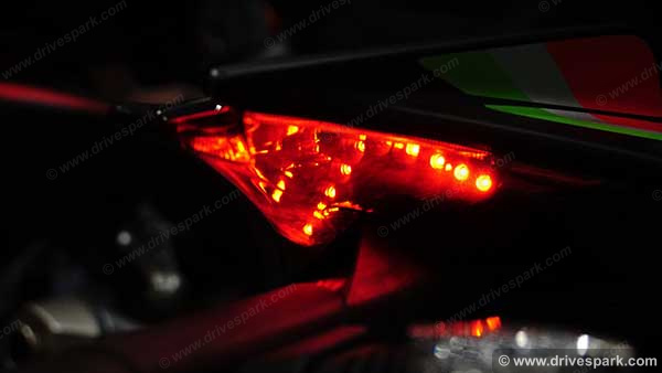 ഇന്ത്യയിലെ ആദ്യത്തെ RSV4 1100 ഫാക്‌ടറിയുടെ ഡെലിവറി നടത്തി അപ്രീലിയ