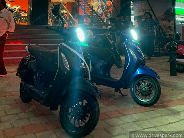 ചേതക് ഇലക്ട്രിക്കിന്റെ ബംഗളൂരുവിലെ ആദ്യ ഡെലിവറി ആരംഭിച്ച് ബജാജ്