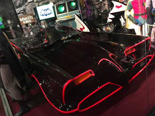 ബാറ്റ്മാൻ സീരീസിലെ പുതിയ ബാറ്റ്മൊബൈലിന്റെ ചിത്രങ്ങൾ പുറത്ത്