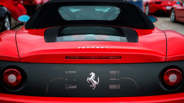 കൊറോണ വൈറസ് ഭീതിയിലും സാധാരണമായി പ്രവർത്തിച്ച് ഫെറാറി ഫാക്ടറി