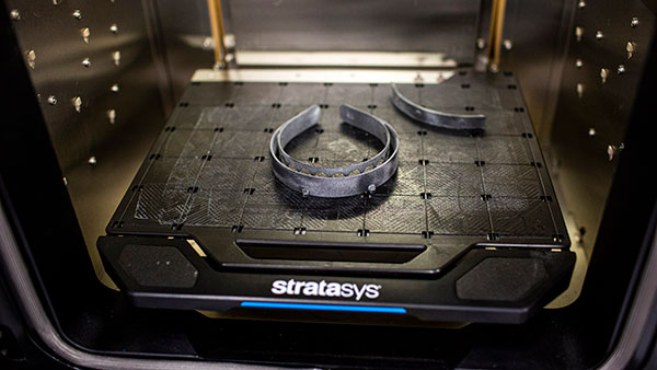 കൊവിഡ് -19; ആരോഗ്യ പ്രവർത്തകർക്ക് ഫെയ്സ് ഷീൽഡുകൾ അവതരിപ്പിച്ച് ഫോർഡ് കൊവിഡ് -19; ആരോഗ്യ പ്രവർത്തകർക്ക് ഫെയ്സ് ഷീൽഡുകൾ അവതരിപ്പിച്ച് ഫോർഡ്