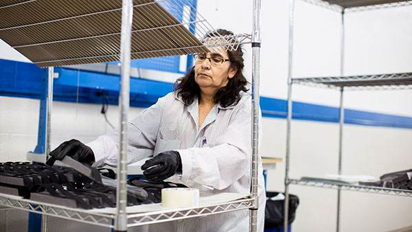 കൊവിഡ് -19; ആരോഗ്യ പ്രവർത്തകർക്ക് ഫെയ്സ് ഷീൽഡുകൾ അവതരിപ്പിച്ച് ഫോർഡ് കൊവിഡ് -19; ആരോഗ്യ പ്രവർത്തകർക്ക് ഫെയ്സ് ഷീൽഡുകൾ അവതരിപ്പിച്ച് ഫോർഡ്