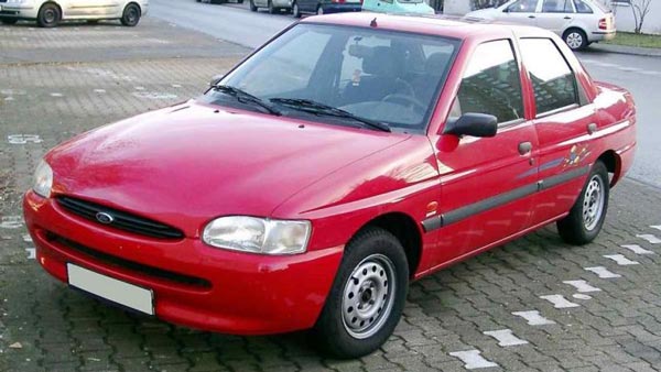 തൊണ്ണൂറുകൾ അടക്കിവാണ ഇന്ത്യയിലെ ഐതിഹാസിക കാറുകൾ