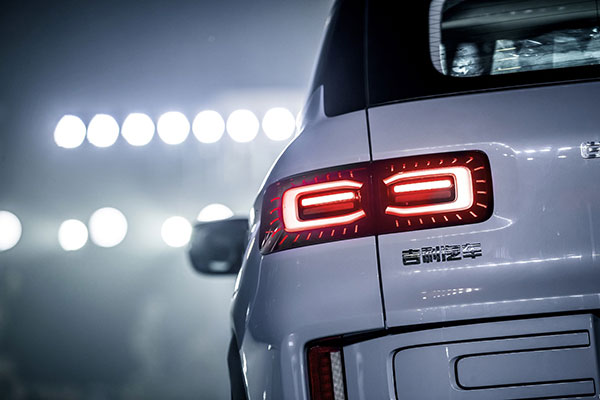 വാര്‍ത്തകളില്‍ ഇടംപിടിച്ച് ഗീലി; കാര്‍ ഹോം ഡെലിവറി ഡ്രോണ്‍ വഴി